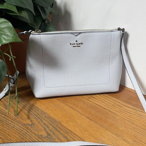 kate spade Handbags - Kate Spade Harlow Crossbody bag in light Grey